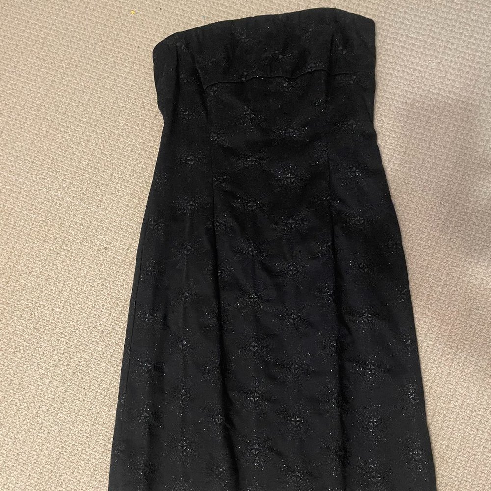 Black strapless dress -- subtle diamond flower pattern
